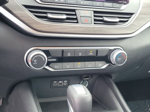 Used 2025 Nissan Altima 2.5 SV image 27