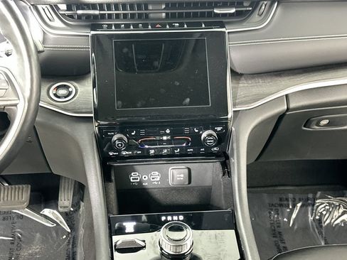 Used 2021 Jeep Grand Cherokee L Limited AWD/4WD image 19