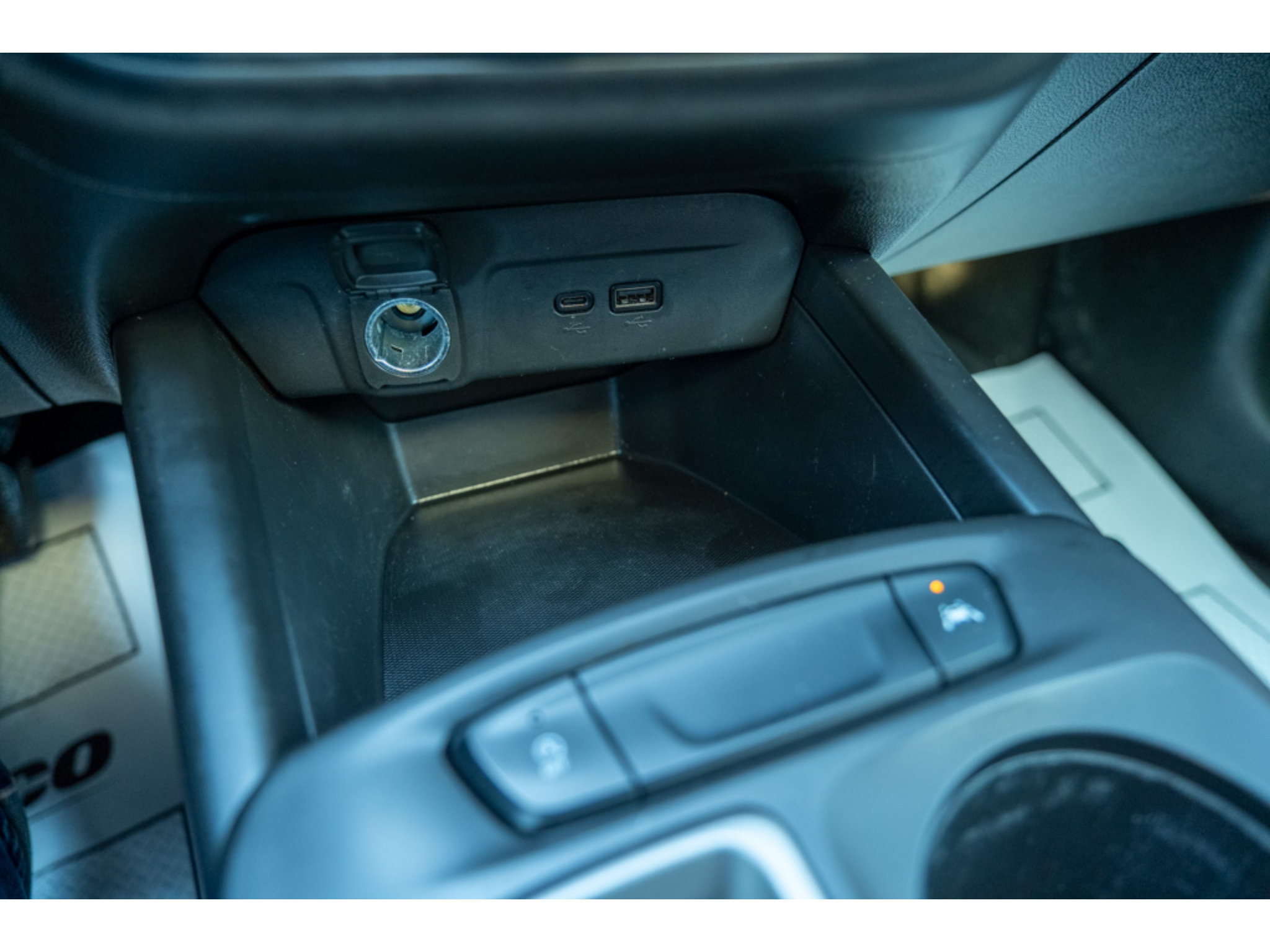 Used 2024 Chevrolet Trax RS w/ Sunroof Package FWD image 27