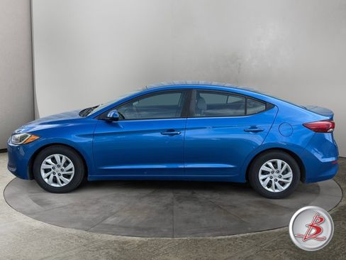Used 2018 Hyundai Elantra SE FWD image 4