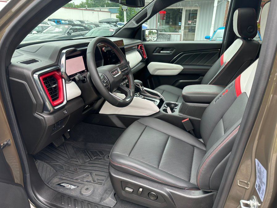Used 2024 GMC Canyon AT4X AWD/4WD image 12