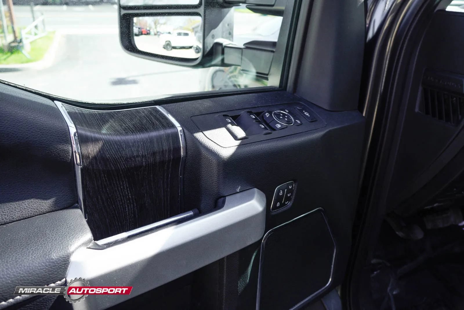 Used 2020 Ford F350 Lariat AWD/4WD image 16