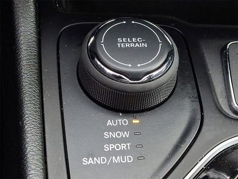 Used 2022 Jeep Cherokee Limited w/ Elite Package image 25