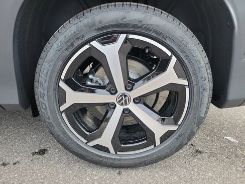 New 2026 Volkswagen Tiguan SE FWD image 27