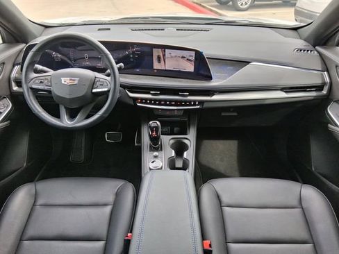 Used 2025 Cadillac XT4 Sport FWD image 9