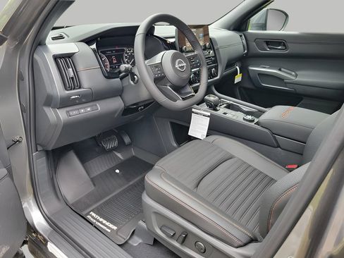 Used 2025 Nissan Pathfinder Rock Creek AWD/4WD image 7