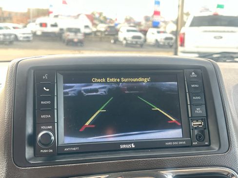 Used 2015 Chrysler Town & Country Touring w/ Driver Convenience Group image 27