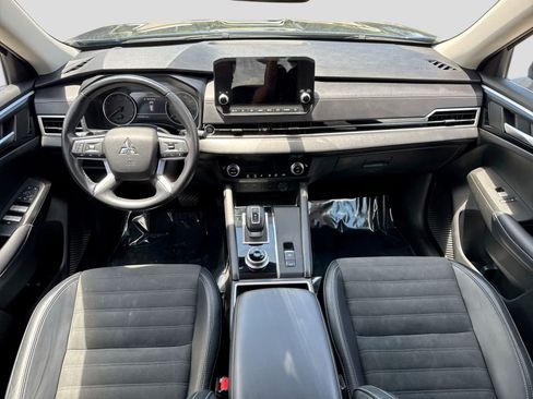 Used 2024 Mitsubishi Outlander SE FWD image 21