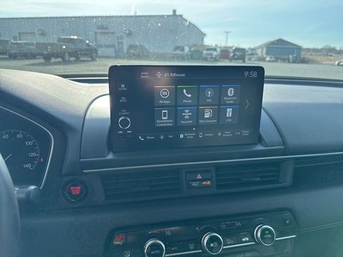 Used 2025 Honda Pilot EX-L image 8