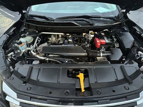 Used 2024 Nissan Rogue S image 39