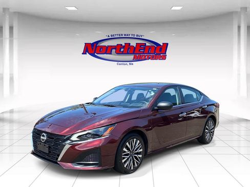 Used 2025 Nissan Altima 2.5 SV FWD image 3