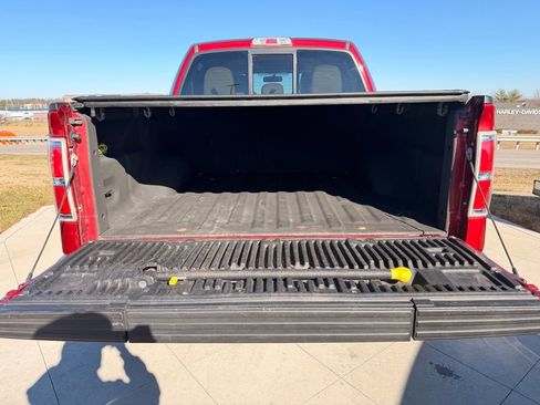 Used 2014 Ford F150 Lariat w/ Lariat Chrome Package image 31