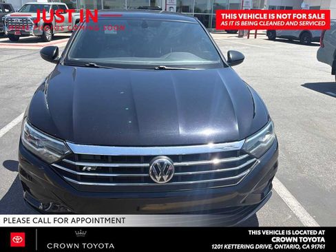 Used 2019 Volkswagen Jetta R-Line FWD image 2