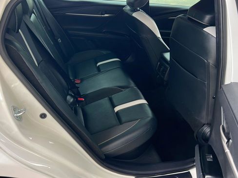 Used 2025 Toyota Camry SE w/ Convenience Package image 12