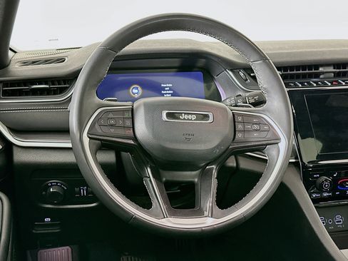 Used 2023 Jeep Grand Cherokee Altitude RWD image 18