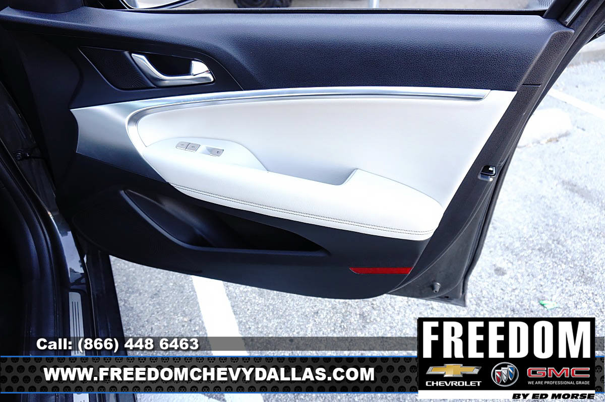 Used 2025 Genesis G70 2.5T RWD image 37