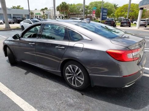 Used 2018 Honda Accord Touring image 4