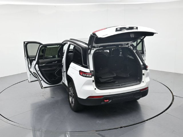 Used 2022 Jeep Grand Cherokee Trailhawk w/ ADV Protech Group II AWD/4WD image 48