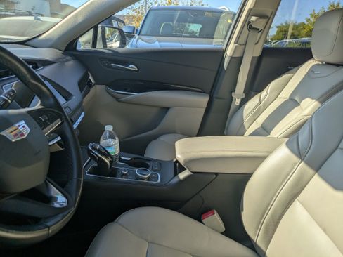 Used 2023 Cadillac XT4 Premium Luxury image 9