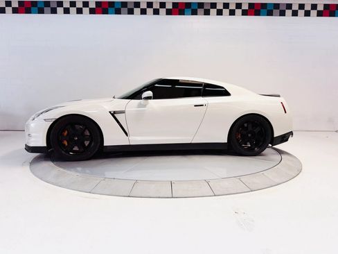 Used 2014 Nissan GT-R Black Edition AWD/4WD image 3
