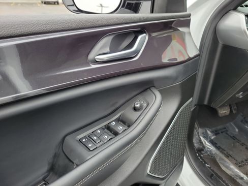 Used 2022 Jeep Grand Cherokee Altitude image 18