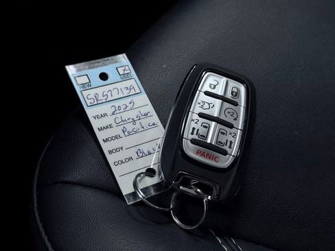 Used 2025 Chrysler Pacifica Select FWD image 39