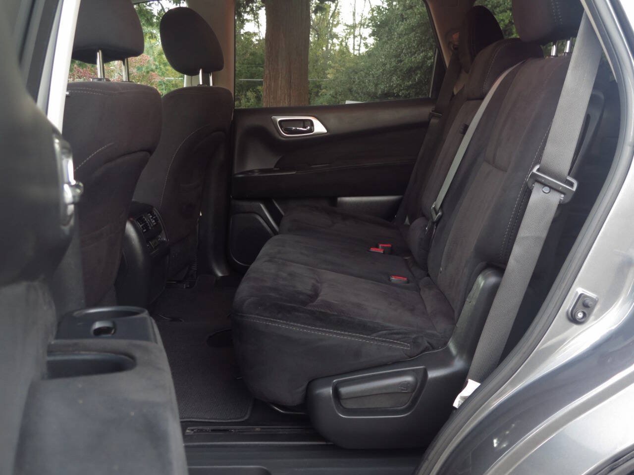 Used 2015 Nissan Pathfinder SV w/ Trailer Tow Package FWD image 13