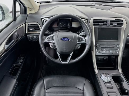 Used 2017 Ford Fusion Energi SE FWD image 21