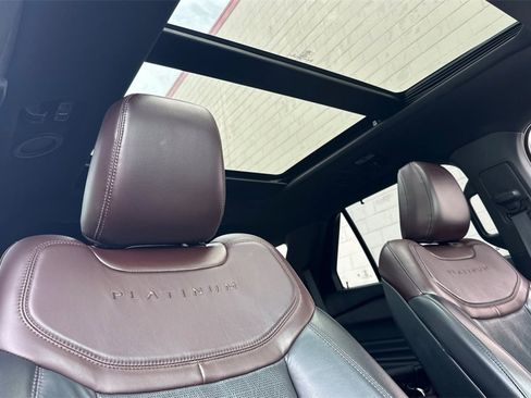 Used 2020 Ford Explorer Platinum w/ Premium Technology Package image 17