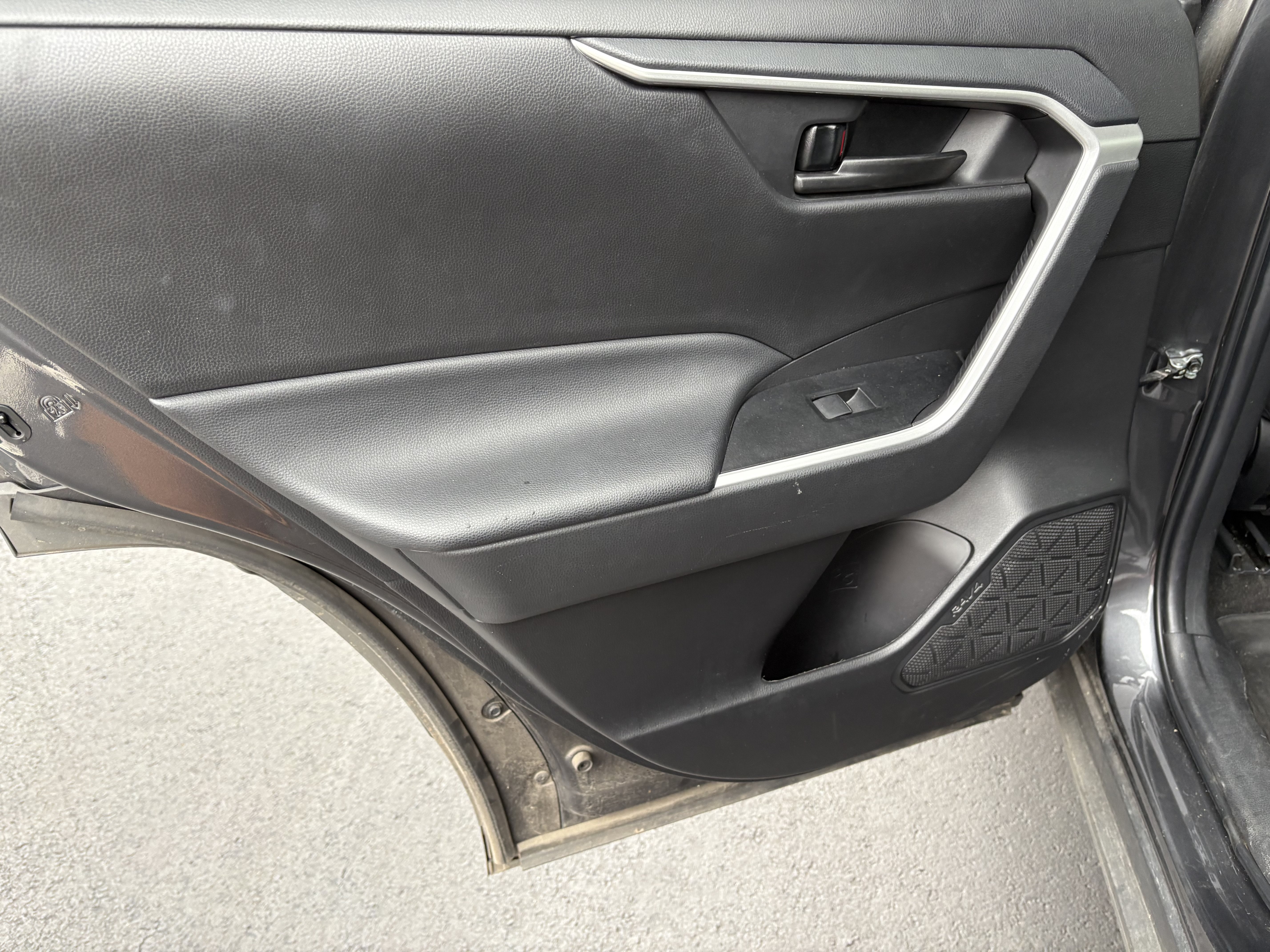 Used 2023 Toyota RAV4 LE FWD image 8