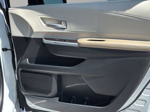 Used 2022 Toyota Sienna XLE FWD image 9