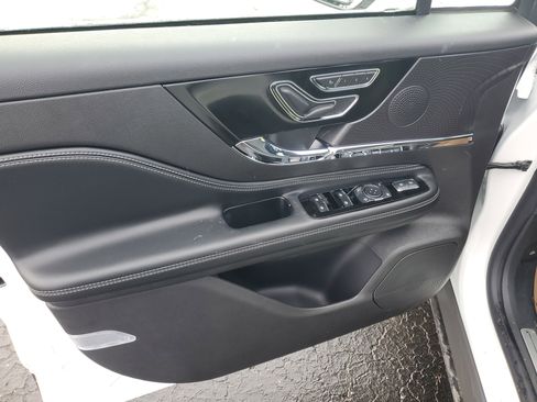 New 2026 Lincoln Corsair Premiere image 8