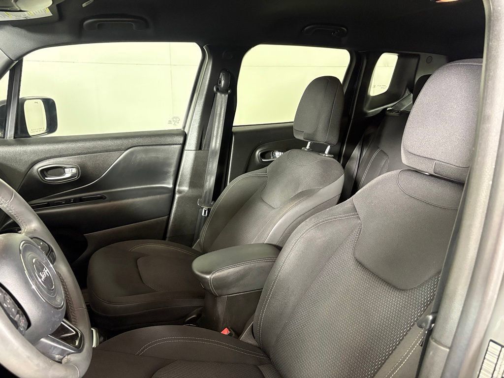 Used 2022 Jeep Renegade Altitude AWD/4WD image 18