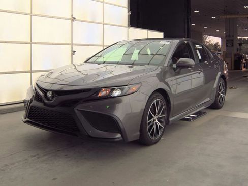 Used 2024 Toyota Camry SE FWD image 1