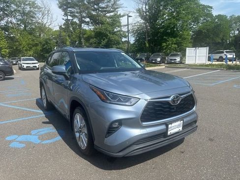 Used 2022 Toyota Highlander Limited AWD/4WD image 10