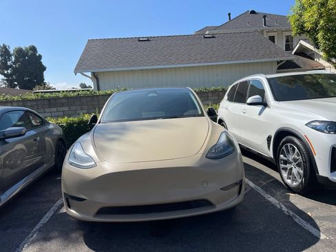Used 2023 Tesla Model Y Performance AWD/4WD image 3