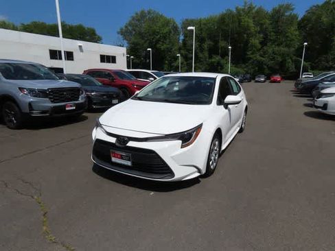 Used 2024 Toyota Corolla LE FWD image 1