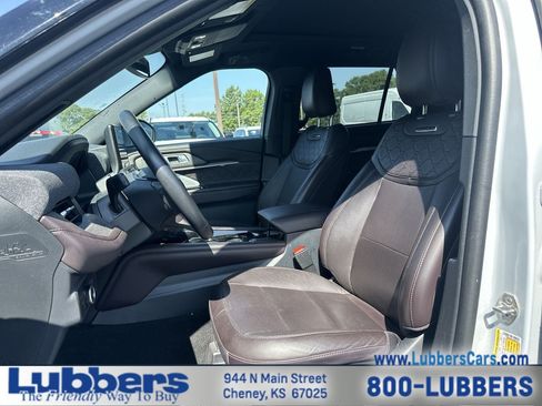 Used 2025 Ford Explorer Platinum w/ LUX Leather Package AWD/4WD image 10