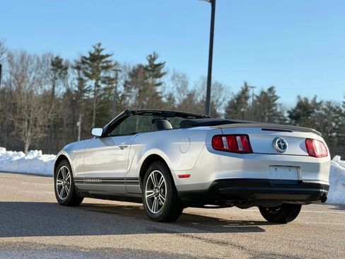 Used 2010 Ford Mustang Convertible image 16