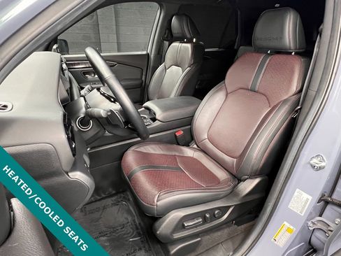 Used 2025 Honda Pilot Black Edition image 3