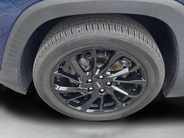 Used 2023 GMC Terrain SLE w/ Driver Convenience Package FWD image 9