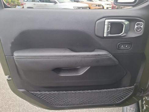 Used 2023 Jeep Wrangler Unlimited Sahara w/ LED Lighting Group AWD/4WD image 17