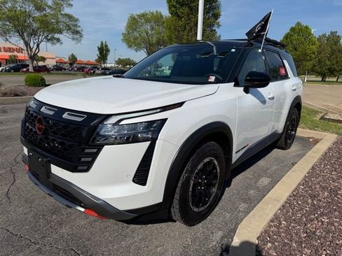 Used 2026 Nissan Pathfinder Rock Creek w/ Rock Creek Premium Package image 6