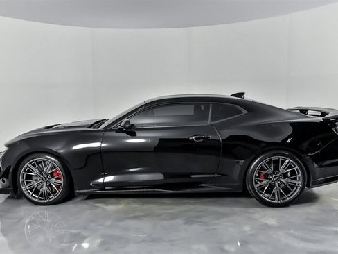 Used 2019 Chevrolet Camaro ZL1 RWD image 8