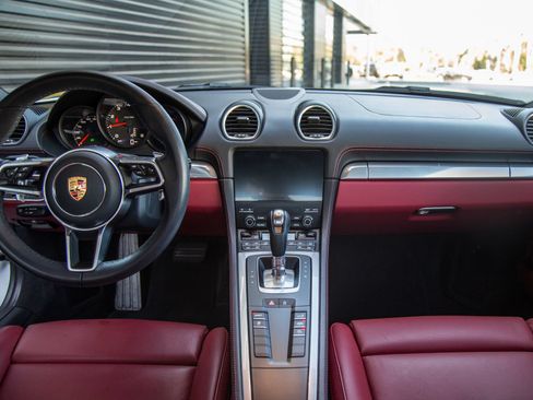 Certified 2024 Porsche 718 Cayman RWD image 16