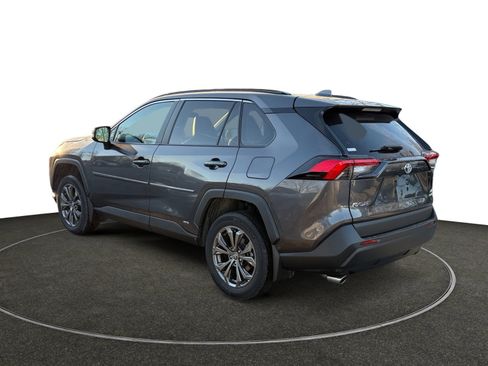 Used 2022 Toyota RAV4 XLE Premium image 3