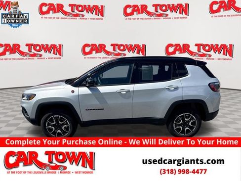 Used 2024 Jeep Compass Trailhawk AWD/4WD image 1