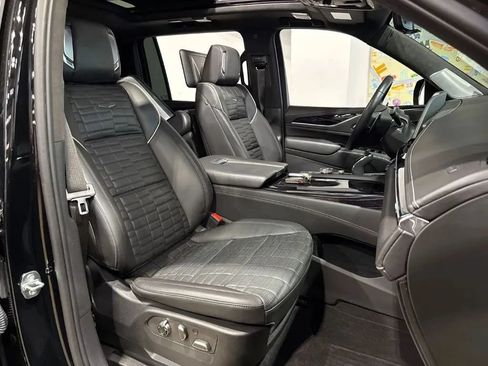 Used 2023 Cadillac Escalade ESV V AWD/4WD image 14