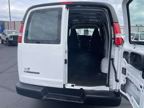 Used 2022 Chevrolet Express 2500 Extended w/ Driver Convenience Package image 9