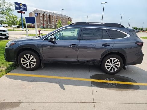 Used 2024 Subaru Outback Premium AWD/4WD image 14